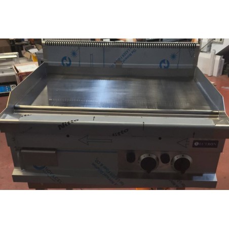 Fry-Top a gas doble Serie 700 GG721-S 800mm pequeño golpe inapreciable en chimenea